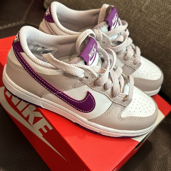 Kids bike dunks - Purple top and white new never worn Nike dunk 13 C - Picture 2 of 4